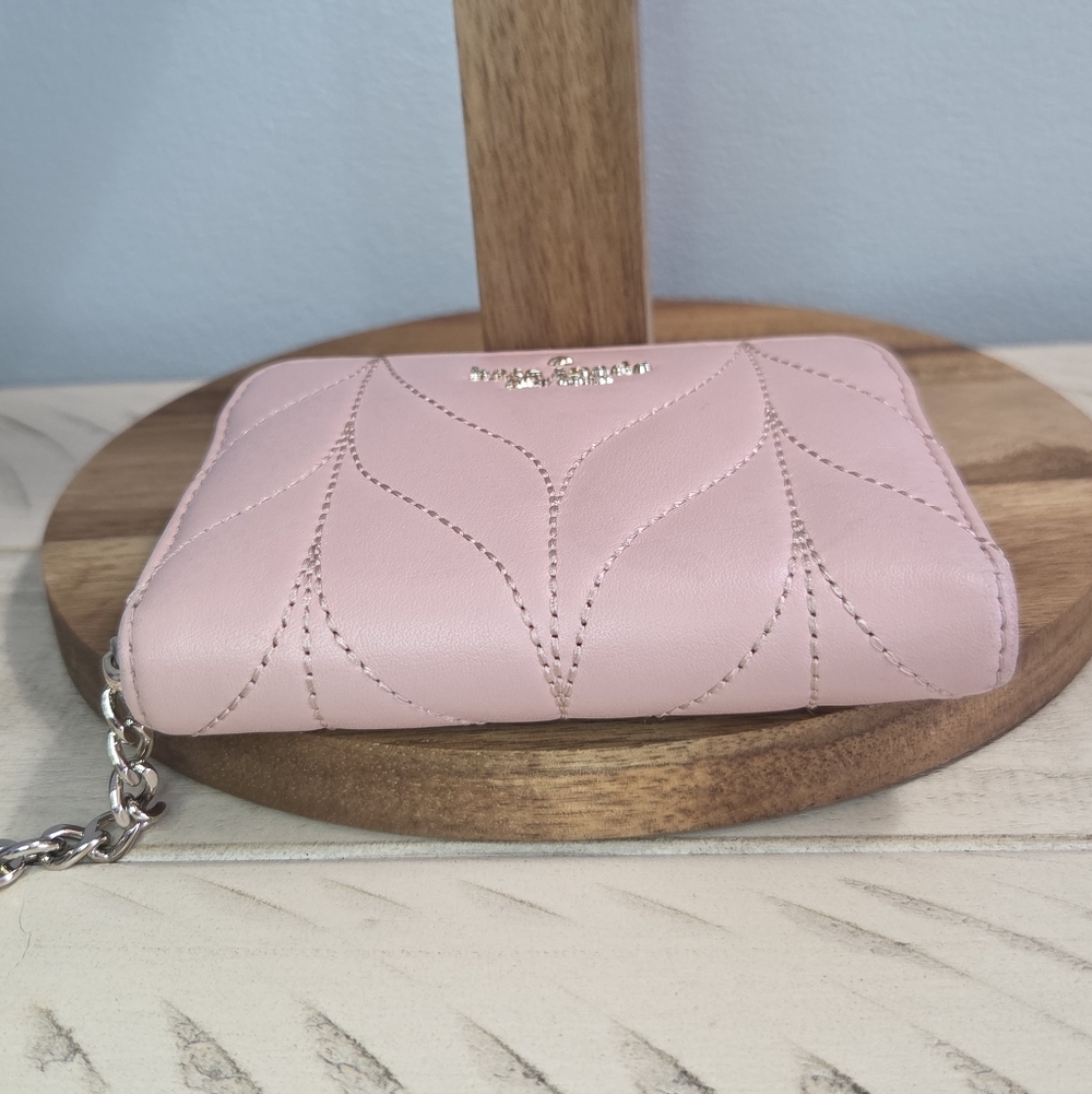 Kate Spade Dani wallet in the Briar Lane Quilted in Rosy Cheeks Color, EUC - Picture 7 of 14